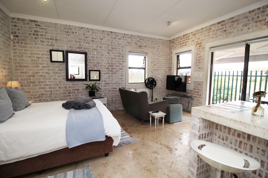 5 Bedroom Property for Sale in Middedorp Western Cape